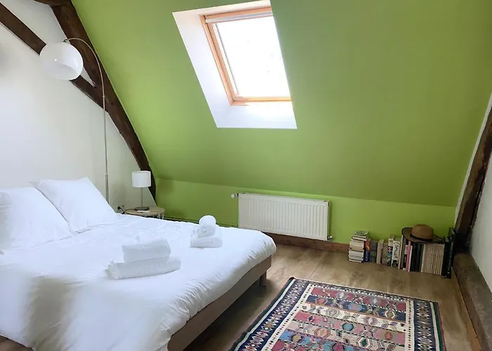 La Maison Des Remparts - Gite 3 Etoiles Pour 8 Pers A Loches
